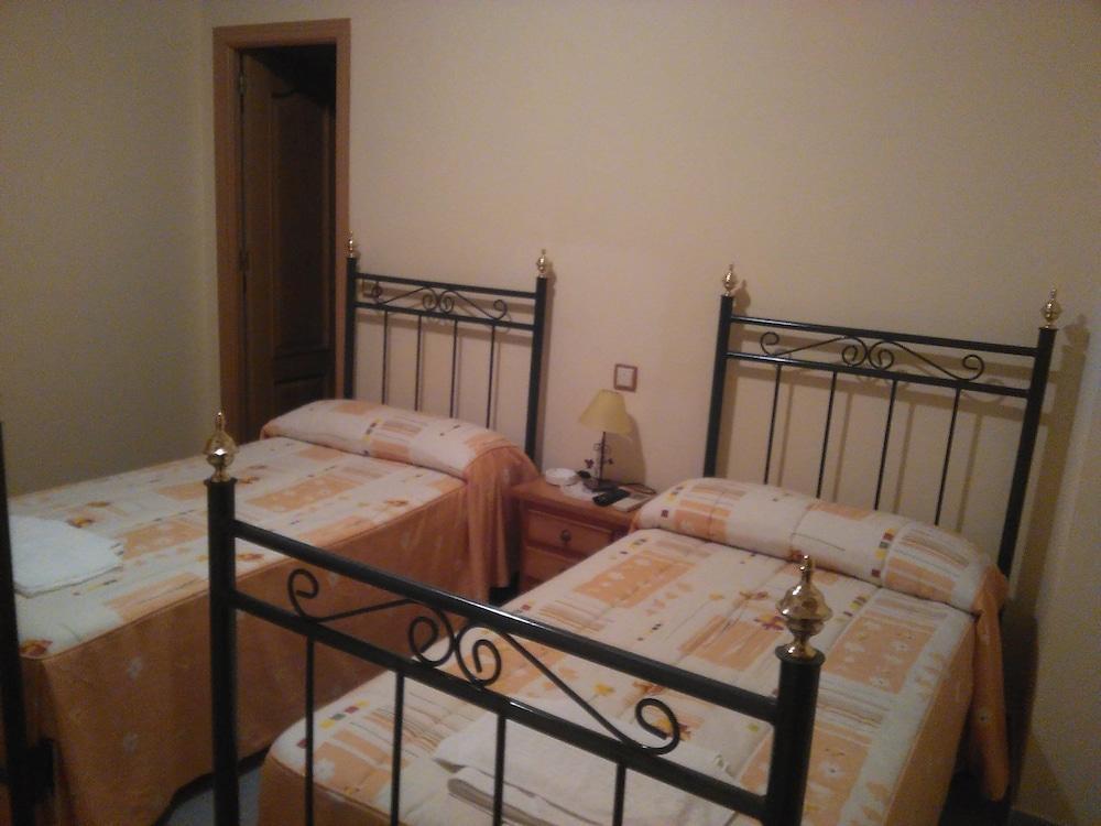 Hostal Miraflor De Las Cadenas Cuacos De Yuste Zewnętrze zdjęcie